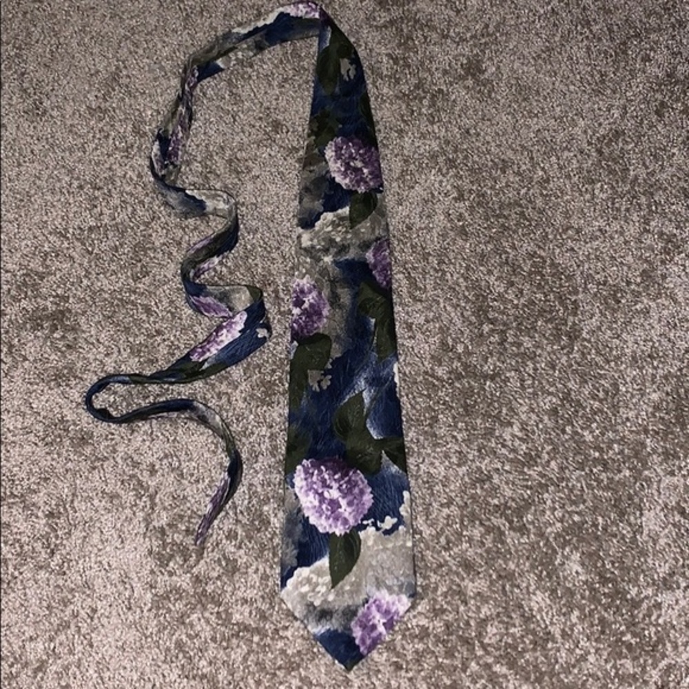 Structure Tie Preowned